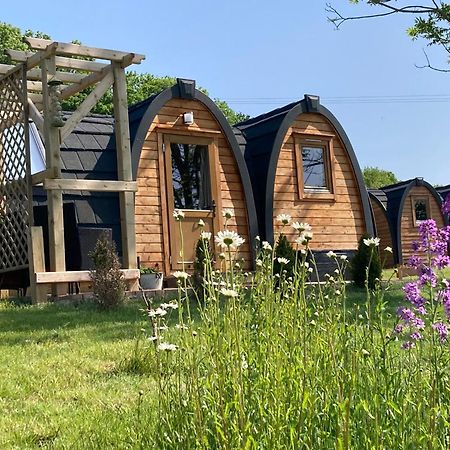 Rabbit Glamping Pod School House Farm Hotel Leighton  Exterior photo